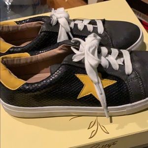 Black and yellow distressed look star sneakers